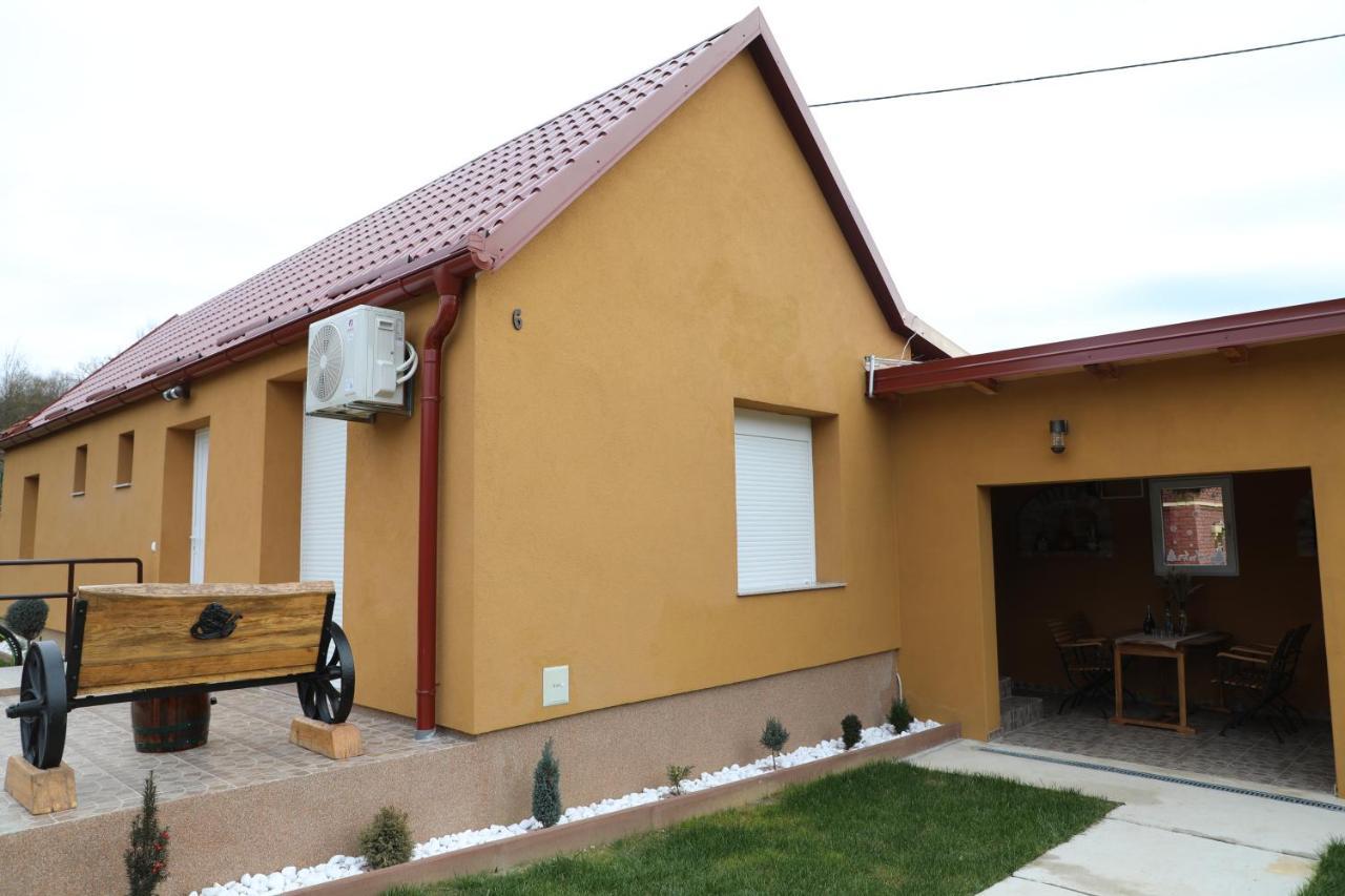 Green Gold Caglin Exterior photo
